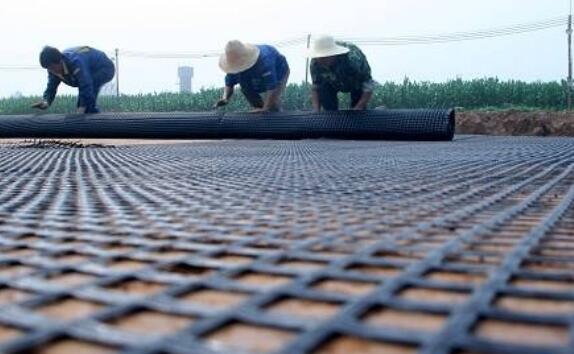 Plastic biaxial geogrid