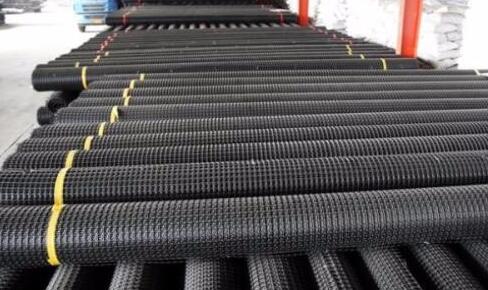 Plastic biaxial geogrid