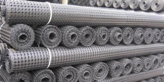 Plastic biaxial geogrid