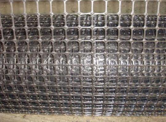 Plastic biaxial geogrid